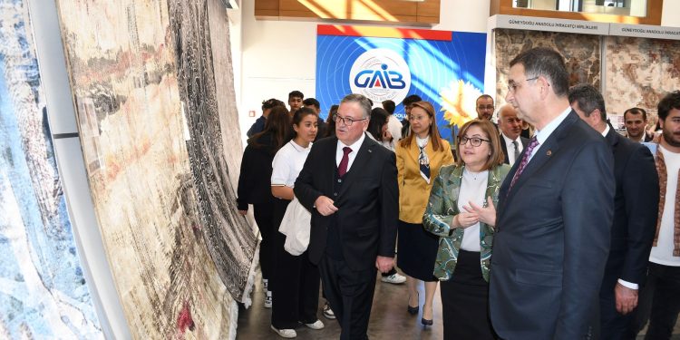 Halı modasının geleceği Gaziantep’te yazılıyor