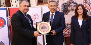 Kadın dokur, geleceğe dokunur…